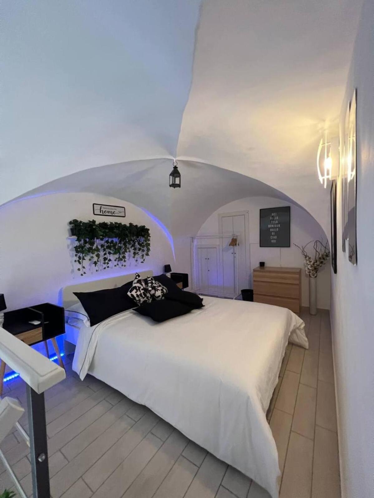 Borgo Santa Caterina - Fiera "Ventotto Holiday Home" คาตาเนีย ภายนอก รูปภาพ