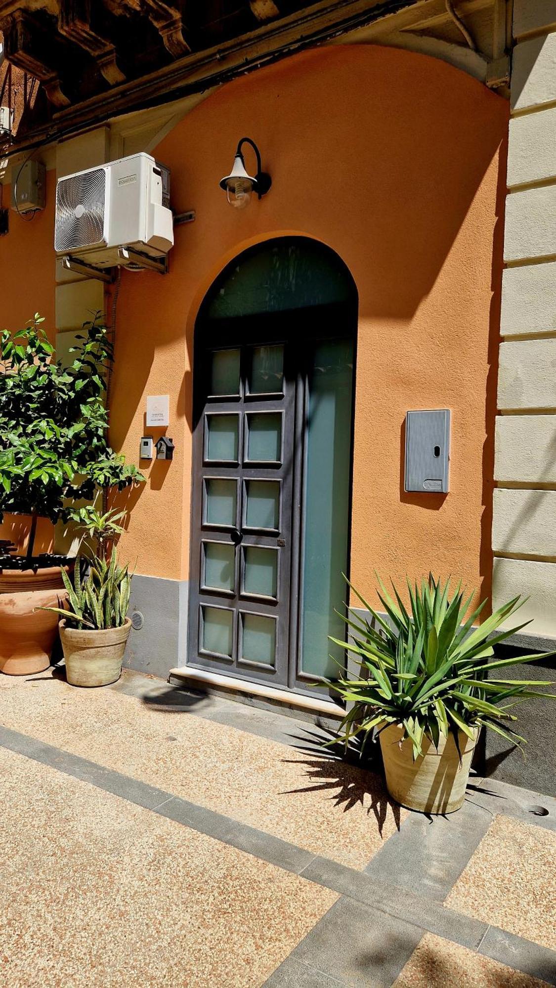 Borgo Santa Caterina - Fiera "Ventotto Holiday Home" คาตาเนีย ภายนอก รูปภาพ