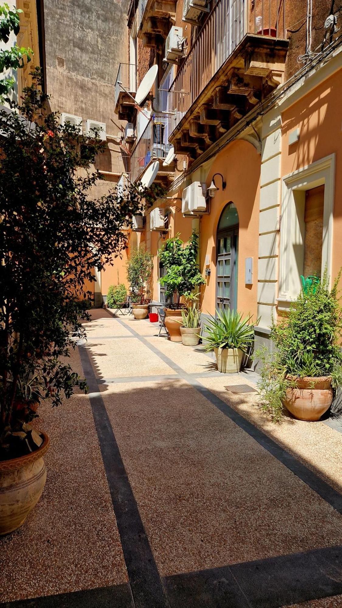 Borgo Santa Caterina - Fiera "Ventotto Holiday Home" คาตาเนีย ภายนอก รูปภาพ